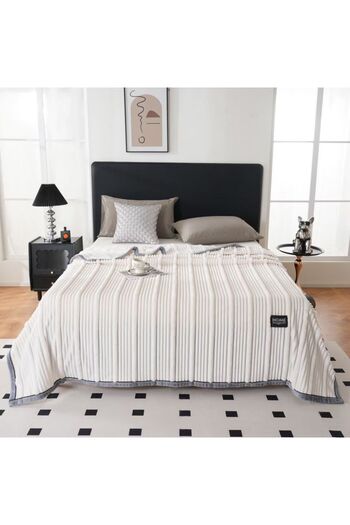 Comfy Luxurious Embossed White Blanket With Grey Border King Size 200 x 230 Cm