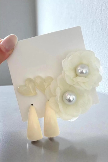 Mutenaura Set of 6 Earrings with Flower Figures
