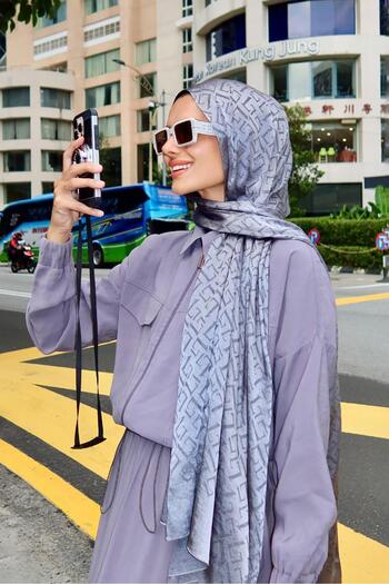 Levidor Smoked L Pattern Italian Jacquard Shawl