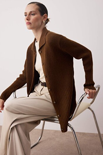 Trendyol Modest Light Brown Buttoned Knitwear Cardigan Tctaw26Th00004