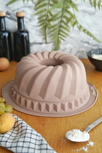 EVLE Crown Model Silicone Cake Mold, Platinum Silicone, Light Brown