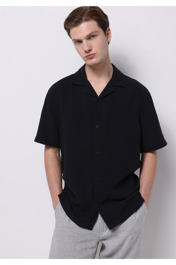 Colin's Comfort Fit Shirt Neck Jacquard Men's Black Short Sleeve Shirt