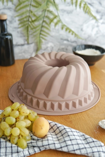 EVLE Crown Model Silicone Cake Mold, Platinum Silicone, Light Brown