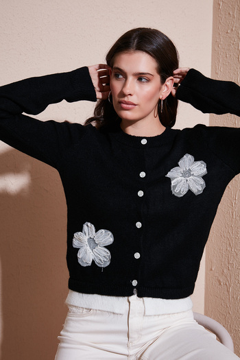 Lela Premium Tulle Flower Detailed Regular Fit Crew Neck Button Knitwear Cardigan Cardigan 680Hi002421