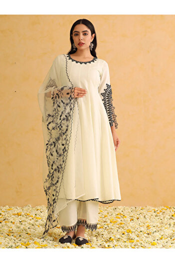 ZERE UAE White Silk Blend Solid Embroidered Anarkali Set with Dupatta