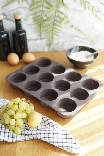 EVLE 12'Li Silicone Muffin Cake Mold, Platinum Silicone, Light Gray