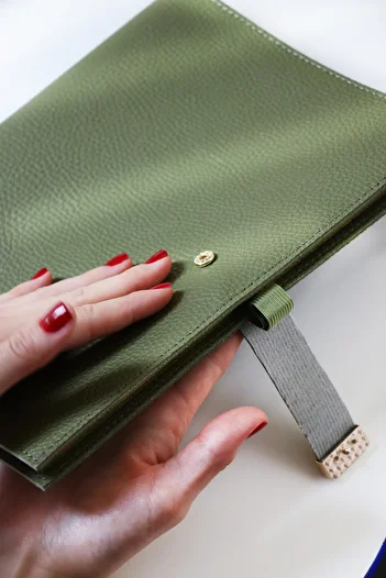 Victoria's Journals Executive Vegan Leather Notebook. 19X25 Cm. 100 Grams. 176 Pages. Edge Gilded Green