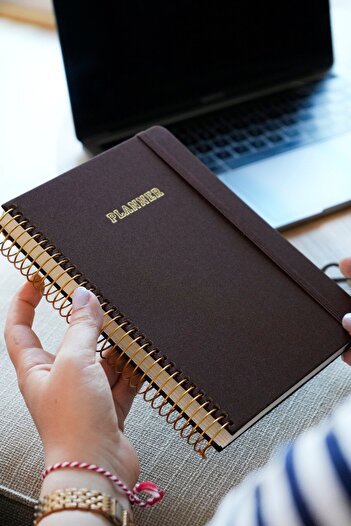 Victoria's Journals A5 Spiral Linen Timeless Planner Agenda, with Elastic Pocket