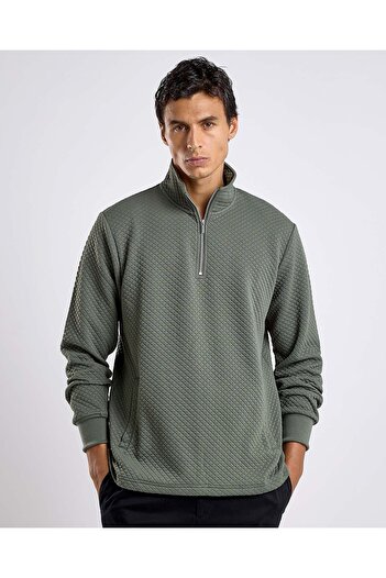 R&B Textured Sweatshirt with High Neck and Long Sleeves