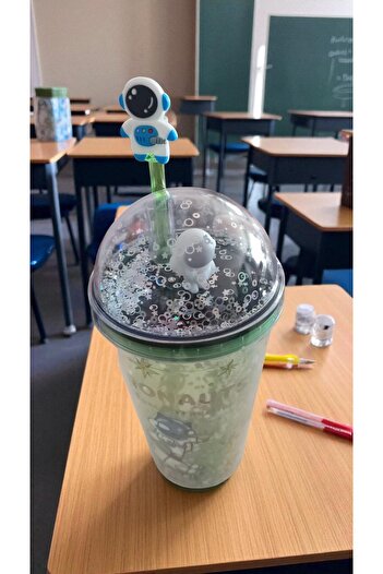 FAMEMUS ACCESSORY Astronaut Character Water Bottle with Straw Without Light