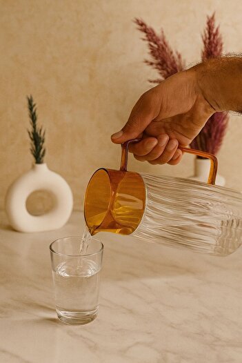 morponi Borosilikat Cam Lina Sürahi Amber 1600 Ml