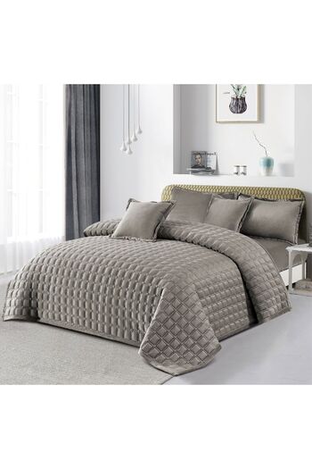 SNOOZYL Double bed sheet made of soft velvet with a plain design to provide warmth and softness, size 230*250 cm
