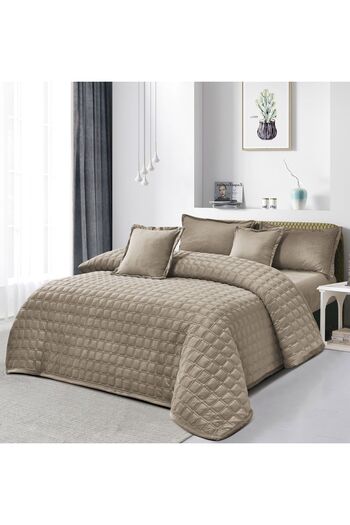 SNOOZYL Double bed sheet made of soft velvet with a plain design to provide warmth and softness, size 230*250 cm