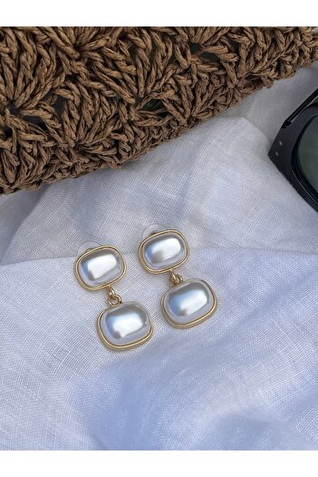 Twinssis Accessories Pearlescent Oval Pearl Dangle Earrings