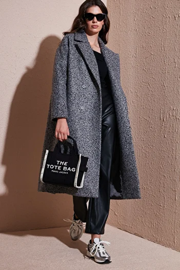 Lela Oversize Fit Mono Collar Button Boucle Long Cashmere Coat Coat 6810236