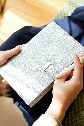 Victoria's Journals Executive Vegan Leather Notebook. A Five. 100 Grams. 240 Sheets. Edge Gilded Silver