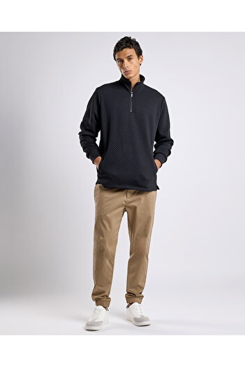 R&B Textured Sweatshirt with High Neck and Long Sleeves