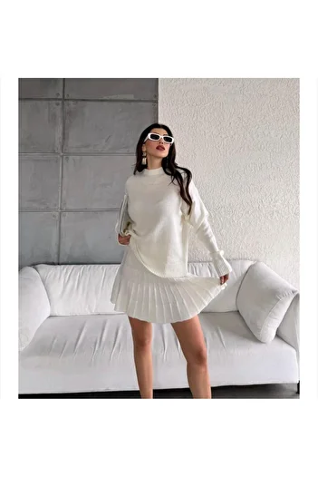 EZG Knitted and fluffy set with pleated mini skirt and sweater, white - one size