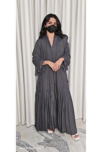Elegance and beauty Linen lined abaya with flared pleats