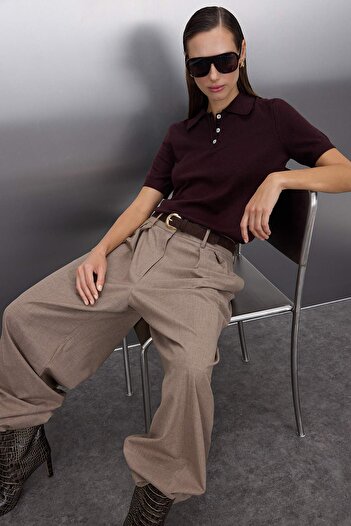 Trendyol Collection Braune Polo-Kragen Premium-Garn / Spezialgarn Strick Feinbluse TWOSS25BZ00184