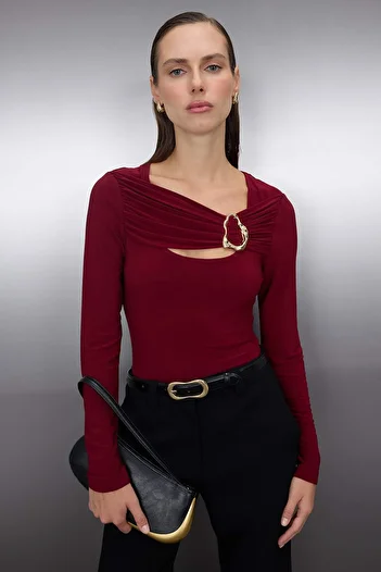 Trendyol Collection Burgundy Accessory and Cut Out Detail Bodycon Stretchy Knitted Blouse Twoaw26Bz00087
