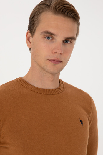 U.S. Polo Assn. Men's Slim Fit Crew Neck Camel Basic Sweater 50313713-Vr233