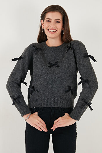 Lela Premium Regular Fit Bisiklet Yaka Fiyonk Detaylı Triko Kazak KAZAK 680KZ00155