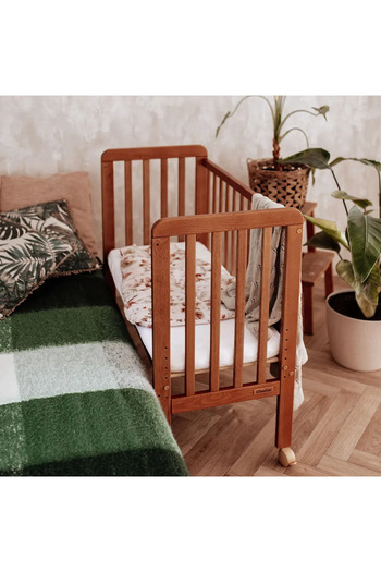 OEM Dětská postýlka z masivního dřeva, boční strana postýlky s nastavitelnou výškou matrace, Vintage noční stolek, 90 x 40 cm