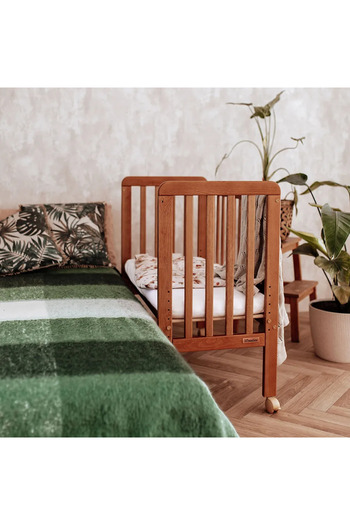 OEM Dětská postýlka z masivního dřeva, boční strana postýlky s nastavitelnou výškou matrace, Vintage noční stolek, 90 x 40 cm