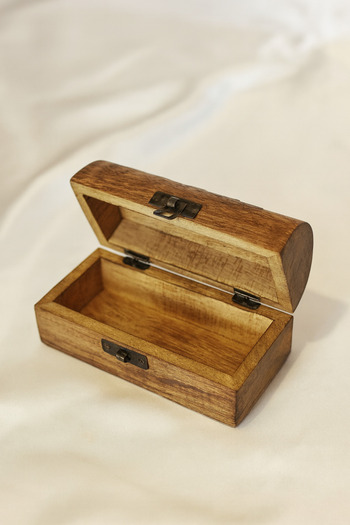 Fillikutum Hand Carved Wooden Elephant Embroidered Jewelry Box – Decorative Storage Box 15 cm