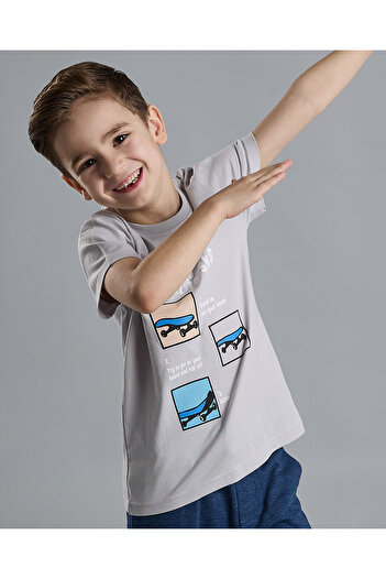 R&B Graphic Print T-Shirt with Crew Neck and Short Sleeves