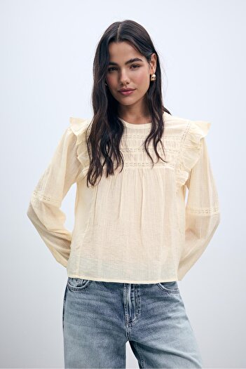 Stradivarius Volanlı ve Dantel Detaylı Bluz