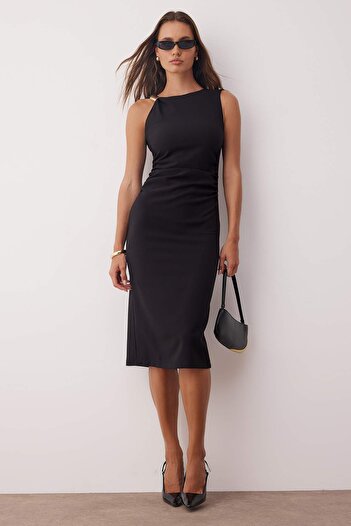 Trendyol Collection Rochie neagră dreaptă, cu detalii accesorii, țesută midi TWOAW26EL00076