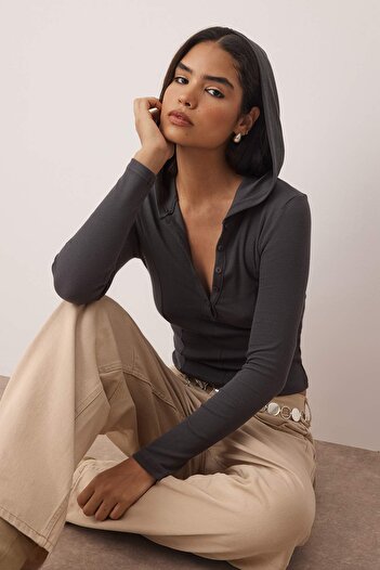 Trendyol Collection Anthracite Hooded Ribbed Button Fitted/Slim Fit Knitted Blouse Twoaw26Bz00033