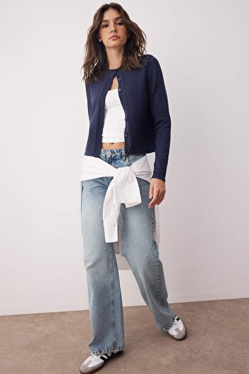 Trendyol Collection Jasnoniebieskie dżinsy z niskim stanem i szerokimi nogawkami Wide Leg Jeans TWOAW26JE00075