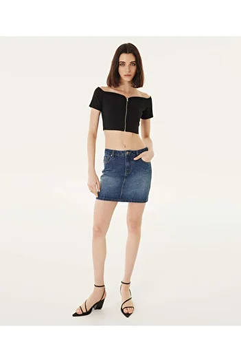 Twist T-shirt with metal zipper