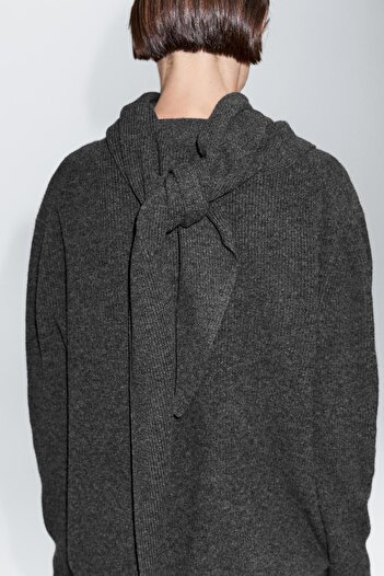 Massimo Dutti Fular detaylı %100 yün hırka