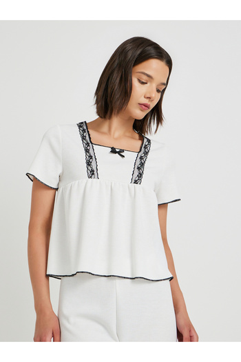 Styli Square Neck Lace Detail T-Shirt and Pyjama Set
