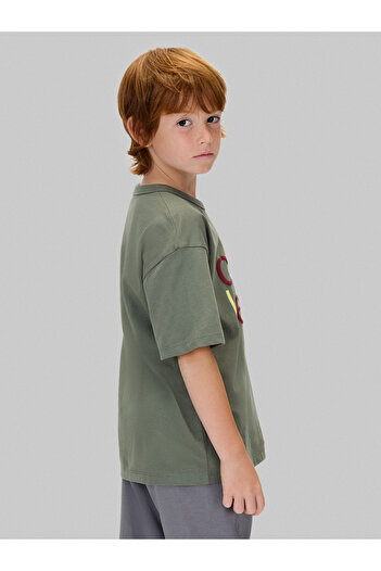 Calvin Klein Boys Thyme Color Logo Graphic Crew Neck T-Shirt