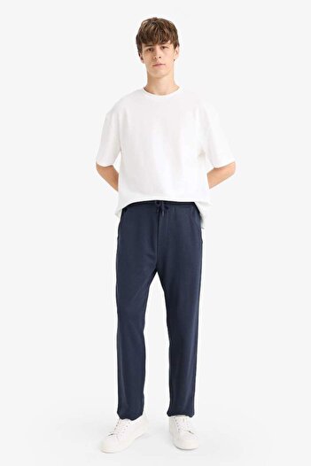 DeFacto Regular Fit Basic Flat Waist Lace-Up Straight Leg Sweatpants with Pockets D6762Ax25Au