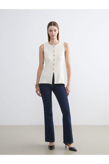 LC Waikiki Leave Your Style with Us |   Crew Neck Women's Knitwear Vest