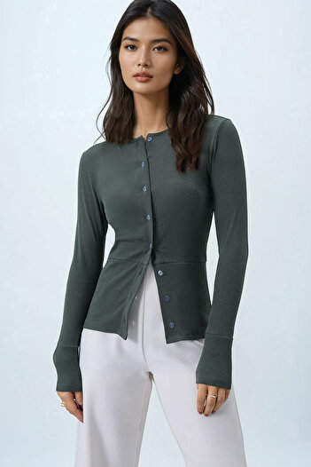 Trend Alaçatı Stili Olivgrüne Damen-Bluse mit weiten Manschetten, Nähten und Knöpfen vorne, Alc-X14400