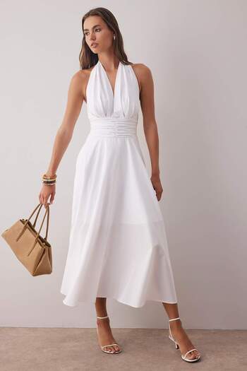 Trendyol Collection Weißes, tief ausgeschnittenes Neckholder-Kleid aus Popeline mit Futter TWOSS25EL00890