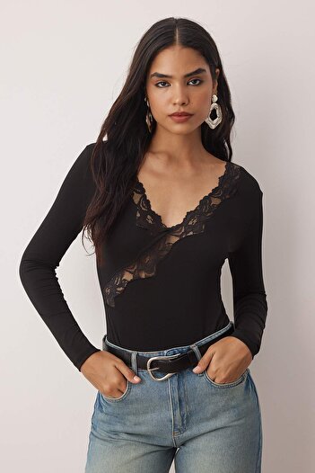Trendyol Collection Černé krajkové proužky s výstřihem do V pletené body TPRAW26BD00018