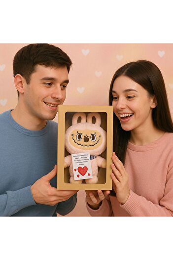 NUNU LABUBU-30 CM SEVİMLİ CANAVAR PELUŞ (İSTEĞE BAĞLI NOT KİŞİSELLEŞTİRİLEBİLİR)