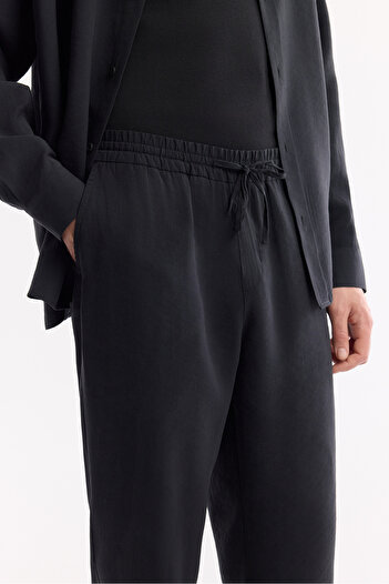 Avva Erkek Siyah Beli Lastikli Bağcıklı Soft Touch Relaxed Fit Pantolon A51Y3031