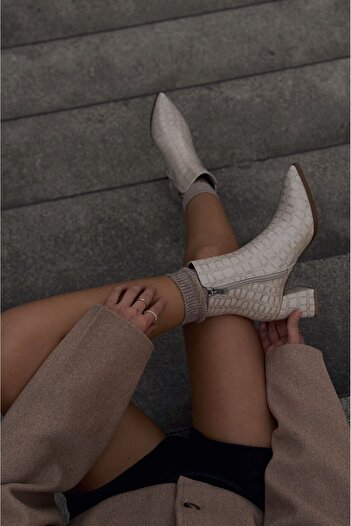I Love Shoes Votenna Rugan Desenli Bej Kısa Topuklu Bot
