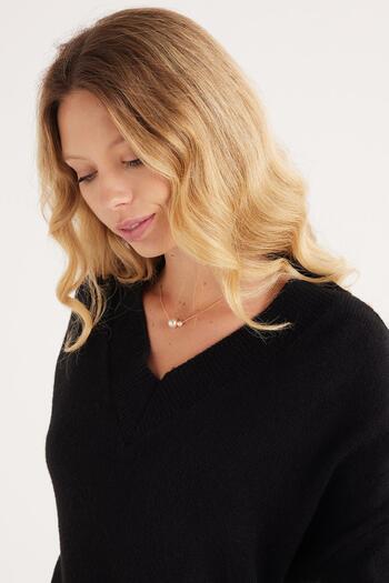 Tudors Women's Slim Fit Slim Fit V-Neck Black Sweater