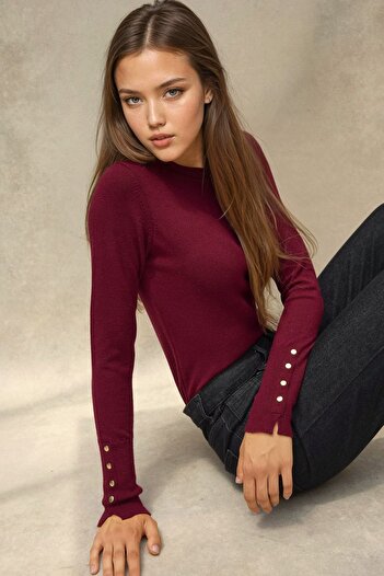 Hiccup Button Detailed Round Neck Knitted Sweater