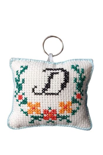 Uretti - Sibel 2453 2216 Handmade Letter D Cross Stitch Keychain